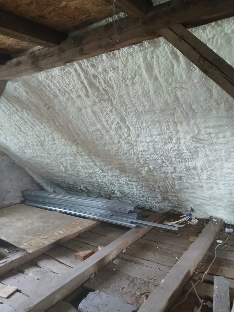 gotowa realizacja izolacja poddasza pianą pur w szczecinie