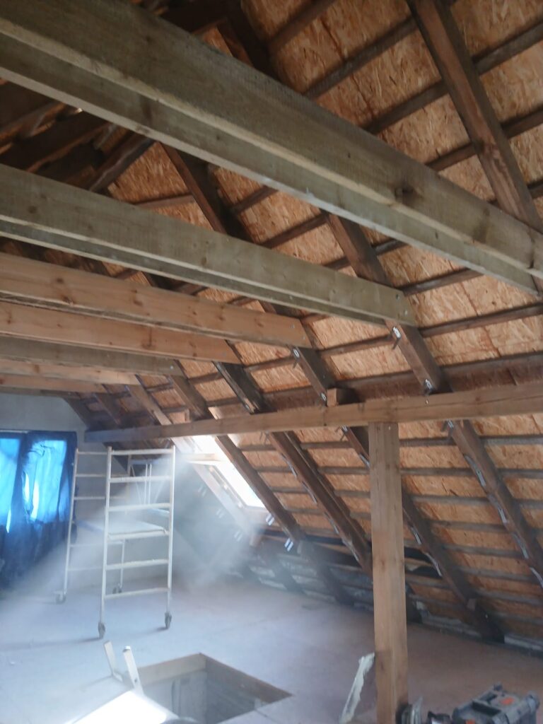 przygotowanie do zastosowania izolacji pianą pur na szczecińskim poddaszu